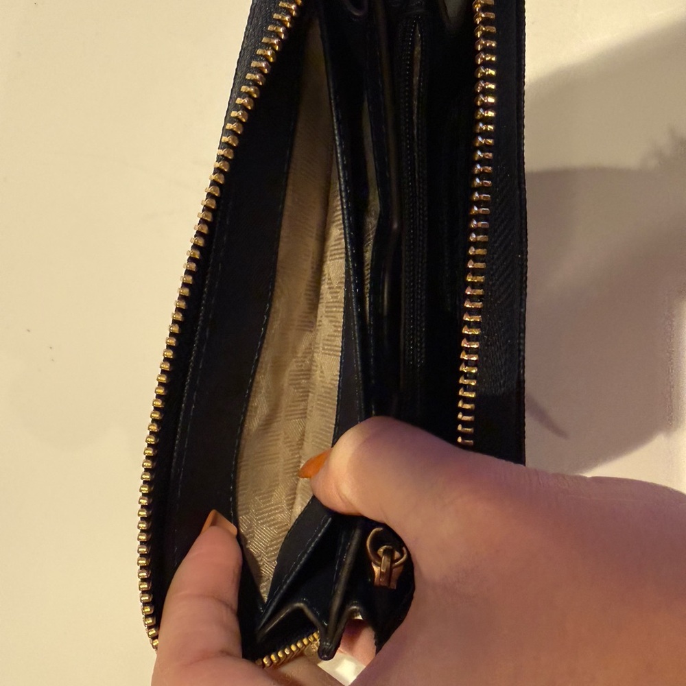 Michael Kors Jet Set Travel Continental Wallet - Picture 12 of 12